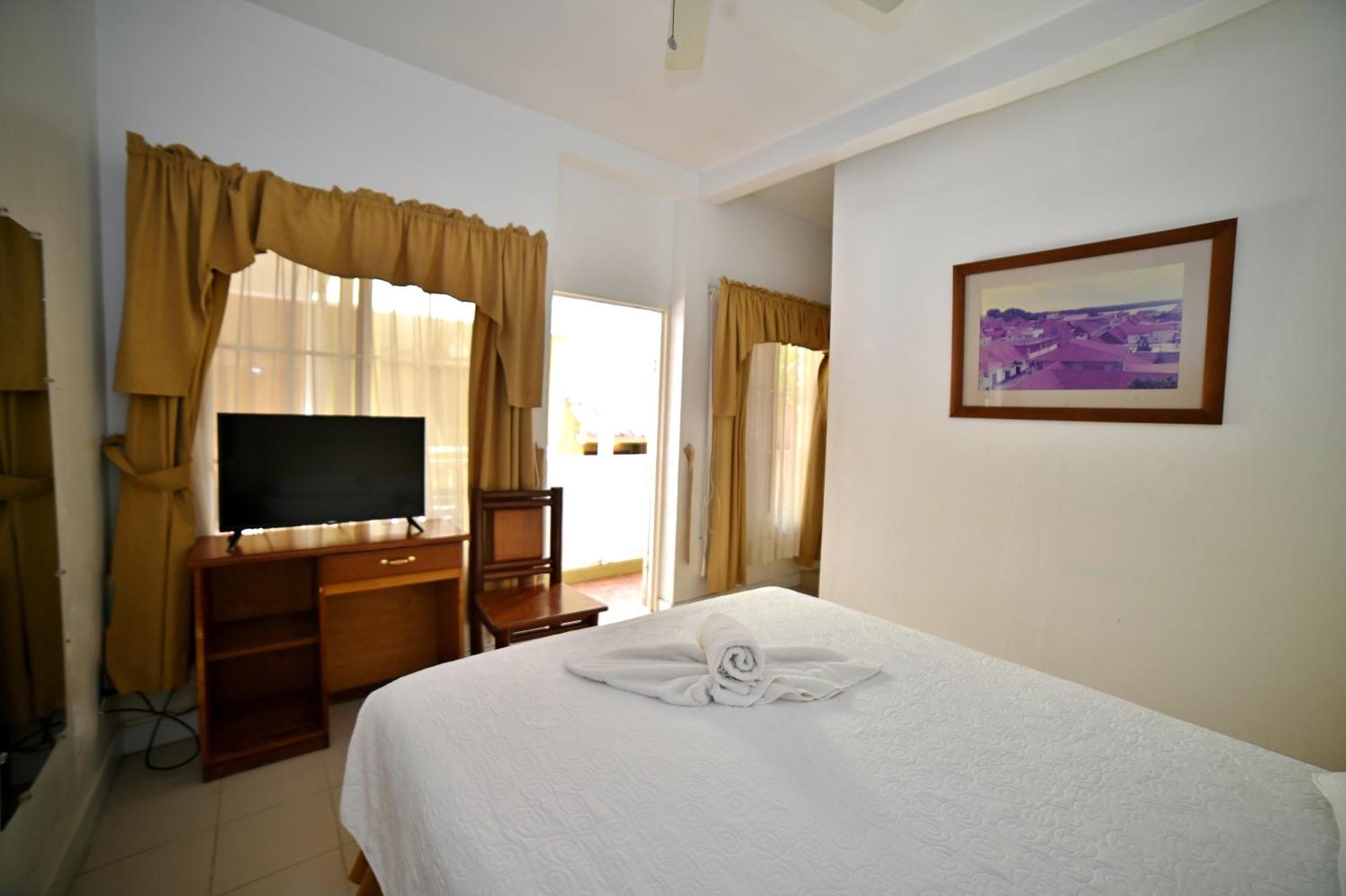 Hotel Peten Флорес Екстер'єр фото