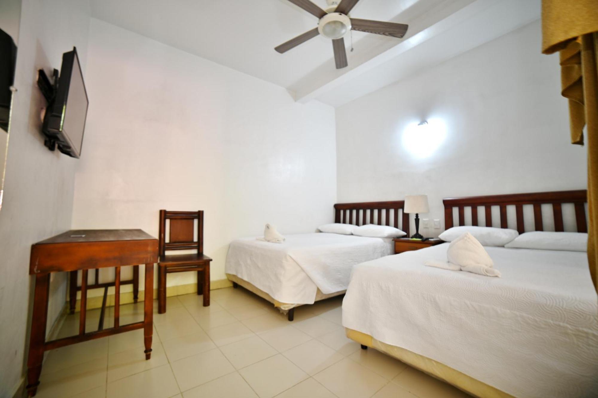 Hotel Peten Флорес Екстер'єр фото
